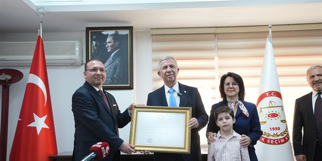 ABB Başkanı Mansur Yavaş, mazbatasını aldı