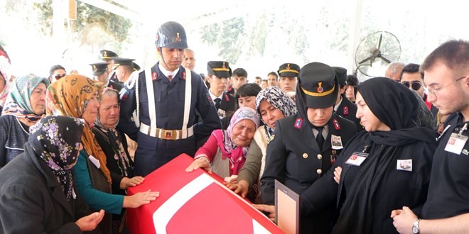 Kaza şehidi astsubay, Adana'da son yolculuğuna uğurlandı