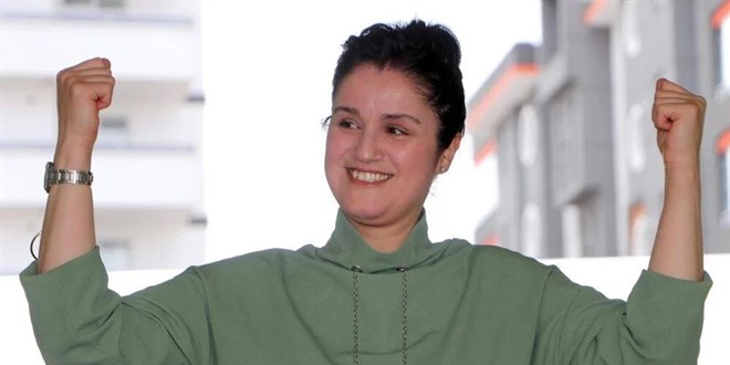 42 erkek rakibini geride bırakıp, muhtar oldu