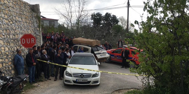 Anne ile oğlu evde, baba otomobilinde yanmış olarak ölü bulundu