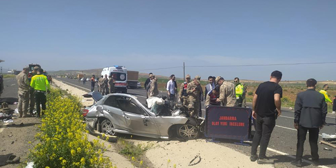 Bayram tatiline giden polis memuru, eşi ve 2 çocuğu kazada öldü