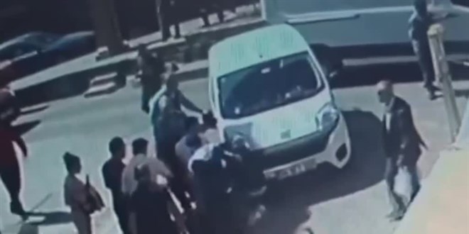 Oyuncan almak isterken aracn arpt ocuk ld