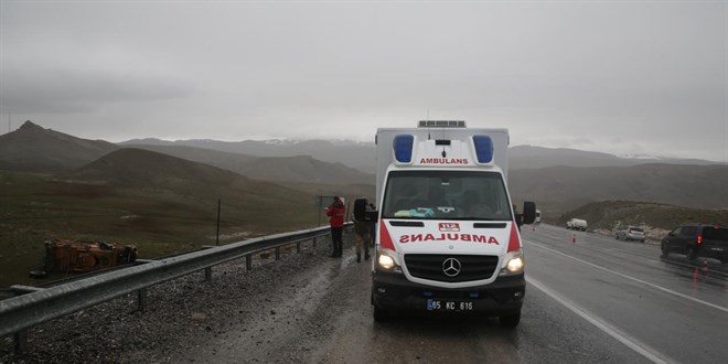 Van'da askeri araç devrildi: 1 askerimiz yaralandı