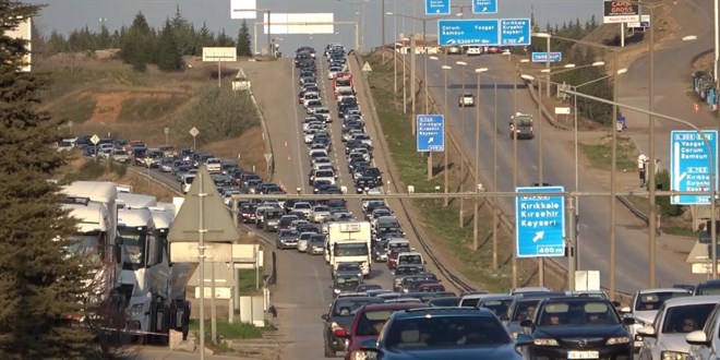 43 ilin geçiş güzergahında bayram yoğunluğu