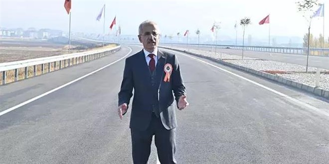 Bakan Uraloğlu, yeni projeyi açıkladı: 'Akıllı yollar' geliyor
