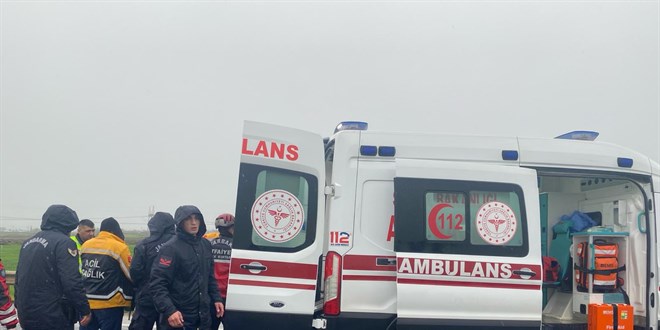 Otomobil ile minibüsün çarpıştığı kazada 3 kişi öldü, 5 kişi yaralandı