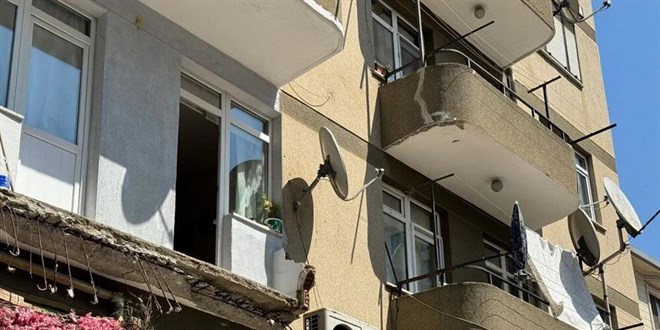 stanbul'da 5 katl binada balkon kt