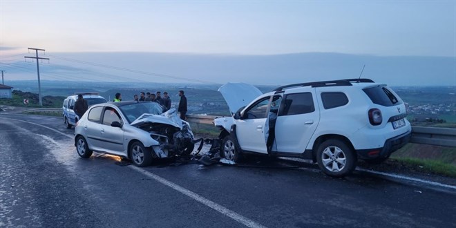 Diyarbakır'da iki otomobil çarpıştı: 7 yaralı