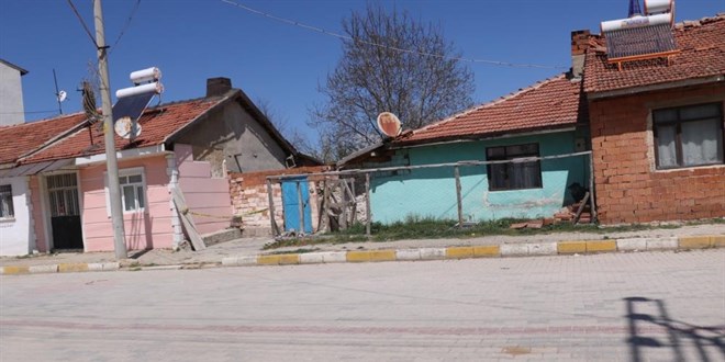 Eski eşinin kocası ile annesini pompalı tüfekle vurup kaçtı