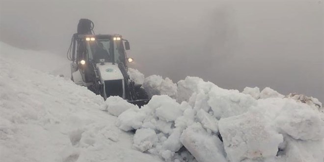 Giresun'da Nisan ayında kar mücadelesi