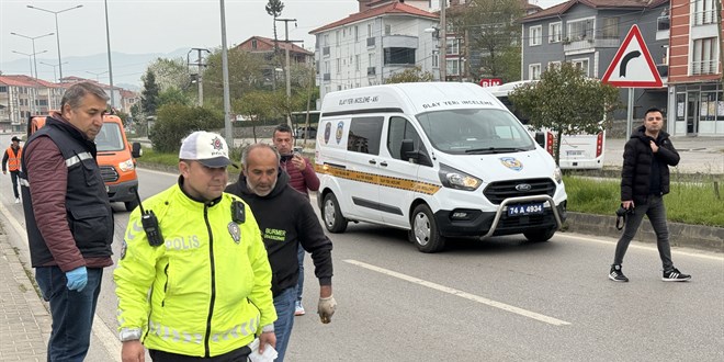 Bartın'da kaldırıma çarpan motosikletin sürücüsü öldü