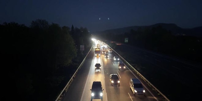 Bakentin giri noktalarnda trafik younluu sryor