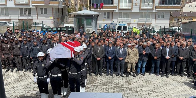 Motosikletiyle kaza yapan polis hayatını kaybetti