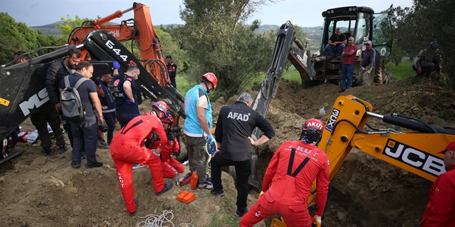 Toprak kaymasında göçük altında kalan 2 kişi hayatını kaybetti