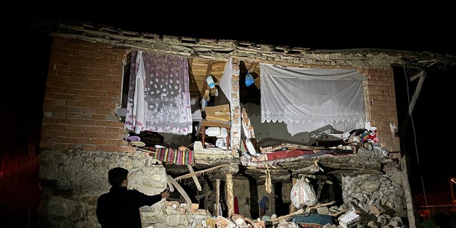 Kadışehri'nin Yelten köyünde depremde bazı evler zarar gördü