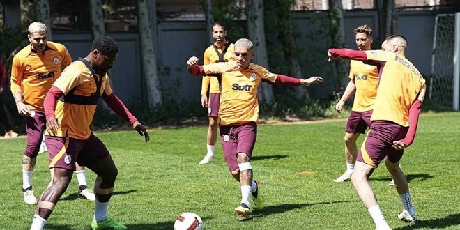 Galatasaray 5 futbolcusu ile sözleşme uzattı