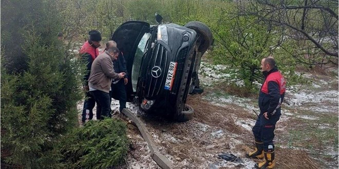 Minibüs bahçeye uçtu: 1 ölü, 8 yaralı