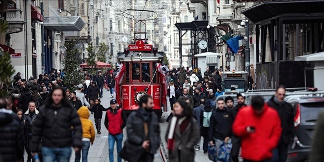 İstiklal Caddesi'nde havai elektrik hattı iptal ediliyor