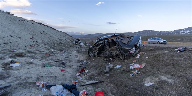 Erzurum'da otomobille pikap çarpıştı: 1 ölü, 6 yaralı