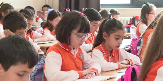 rencilerine alad okuma sevgisiyle minik 'kitap kurtlar' yetitiriyor