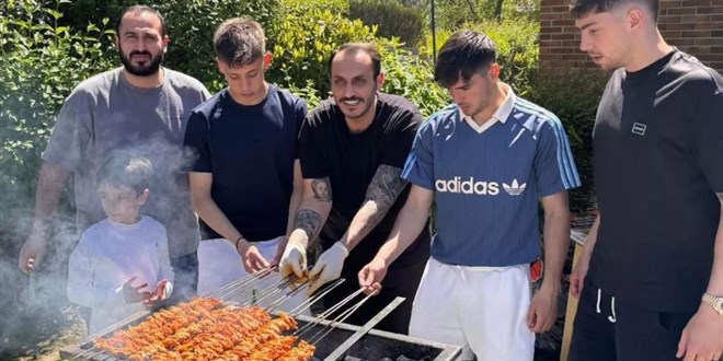 Arda Güler, takım arkadaşlarıyla mangal yaptı, halay çekti