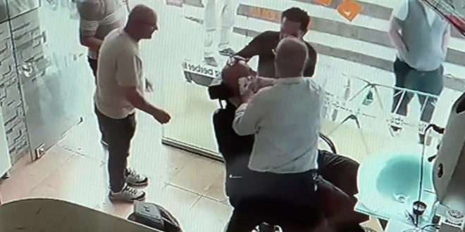 Önce hayatını kurtardı, sonra tıraşını tamamladı