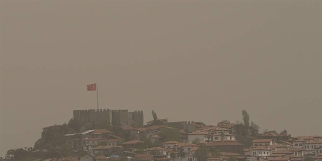 Toz taşınımı uyarısı: Mümkün olduğunca dışarı çıkmayın