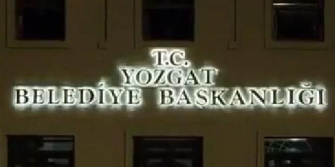 YRP'li Yozgat Belediye Başkanı T.C. tabelası astı