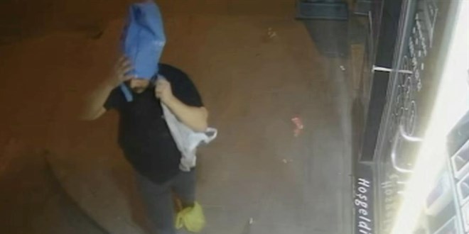 Kafasına ve ayaklarına poşet takarak hırsızlık yapan zanlı tutuklandı