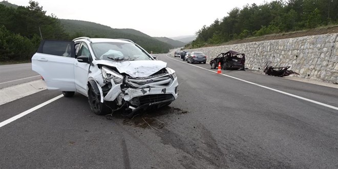 Tavşanlı'da trafik kazası: 1 ölü, 1 yaralı