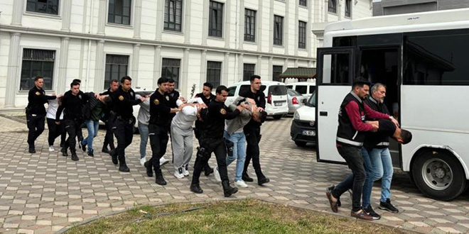 Kar maskesi takıp 19 yaşındaki genci öldüren 2 şahıs tutuklandı