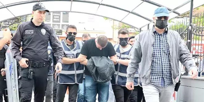 Kelime-i Tevhid bayrağını almaya çalışan şüpheli tutuklandı