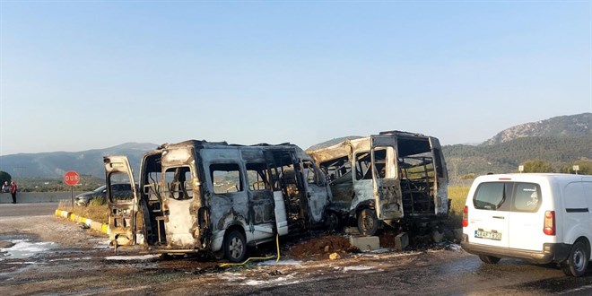 Muğla'da iki minibüs çarpıştı: 4'ü ağır 14 yaralı