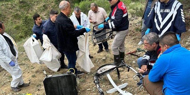 Veterineri şehit edip, Ankara'da bombalı saldırı yapan teröristlerin paramotoru bulundu