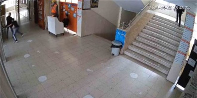 Okul'da pusu kurup öğretmeni bıçakladı
