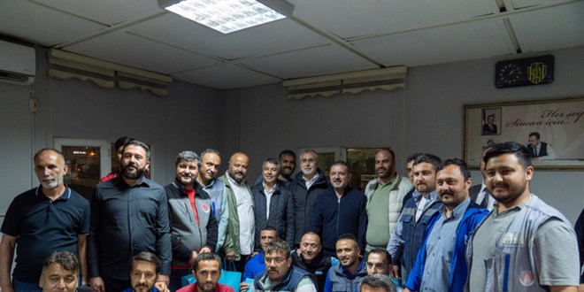 Bakan Işıkhan, 1 Mayıs'ı işçilerle karşıladı
