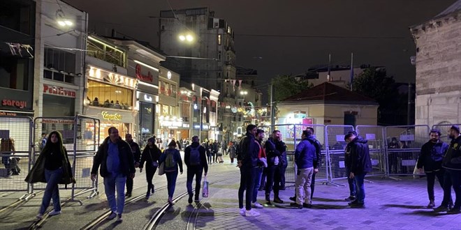 Taksim ve İstiklal Caddesi'ndeki kısıtlamalar kaldırıldı
