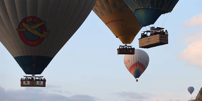 Türkiye'de 747 bini aşkın turist balonla uçtu