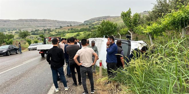 Adıyaman'da yağış nedeniyle kayganlaşan yolda kaza: 14 yaralı