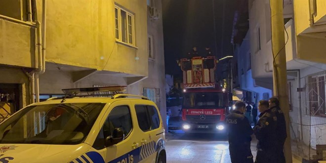 Bursa'da aile bireylerini bıçakla rehin alan kişiyi polis ikna etti