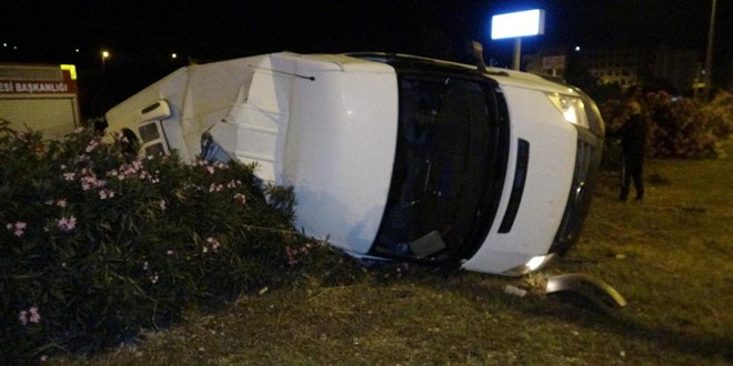 Mersin'de devrilen minibsteki 1 polis yaraland