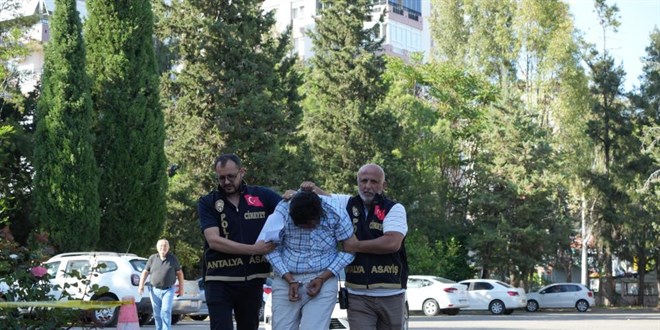 Evinde l bulunan Pakistanl kadnn olu tutukland