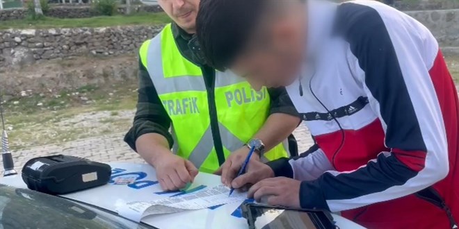 Afyonkarahisar'da drift yapan ehliyetsiz srcye 45 bin lira ceza