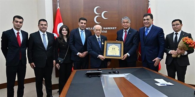 MHP Genel Başkanı Bahçeli'ye 'Ahmed Cevad Onur Madalyası' verildi