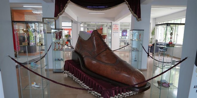 Trkiye'nin ilk ayakkab reten lisesi