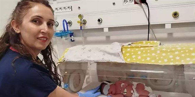Dağ yoluna terk edilen 2 günlük kız bebeğe hemşireler 'Gülen' ismini verdi