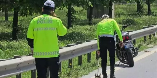 Basın Ekspres'te makas atan motosiklet bariyerlere çarptı: 1 ölü 1 yaralı