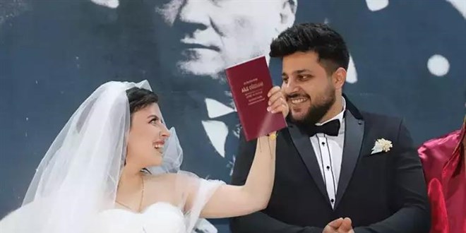 Depreme küs yakalandılar: 5 gün enkaz başında beklediği nişanlısıyla tedavisi bitince evlendi