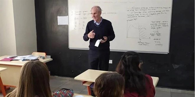 Yabancı uyruklu öğrencinin vurduğu okul müdürü kurtarılamadı
