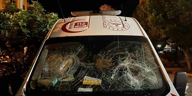 Sağlık çalışanlarına kürekle saldıran şahıs tutuklandı